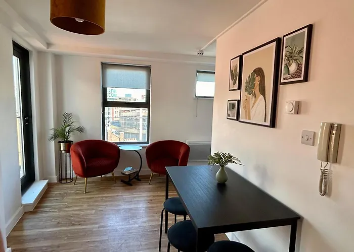 City Centre 2 Bed Apartment With A Balcony